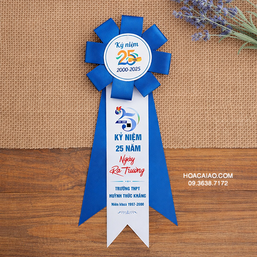 Hoa cài áo đại biểu họp lớp