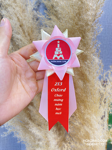 Hoa cài áo lễ tri ân