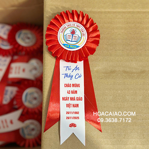 Hoa cài áo ngày nhà giáo